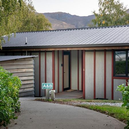 Private&peaceful studio apartment Wanaka Esterno foto